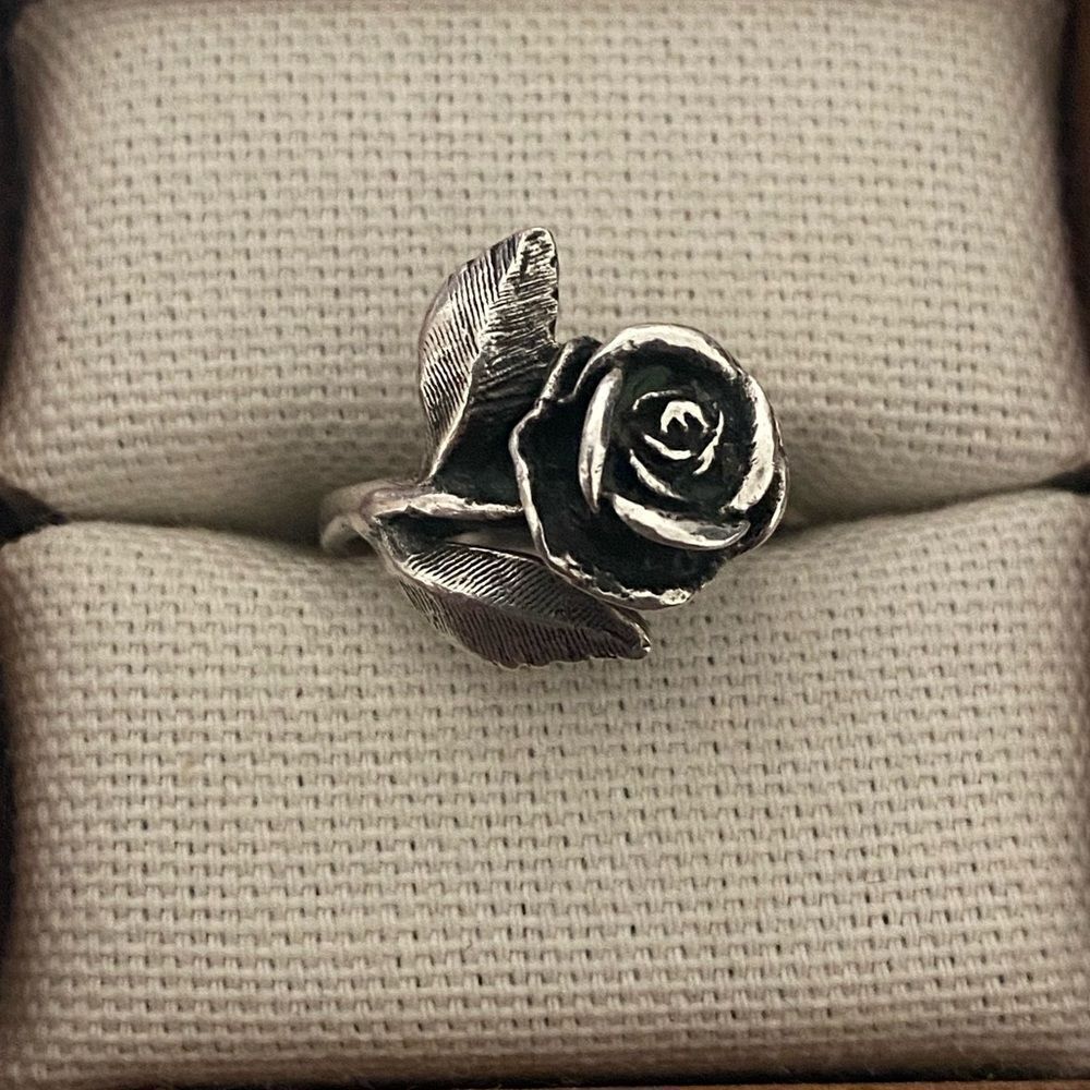 James Avery Retired 3D Rose Ring